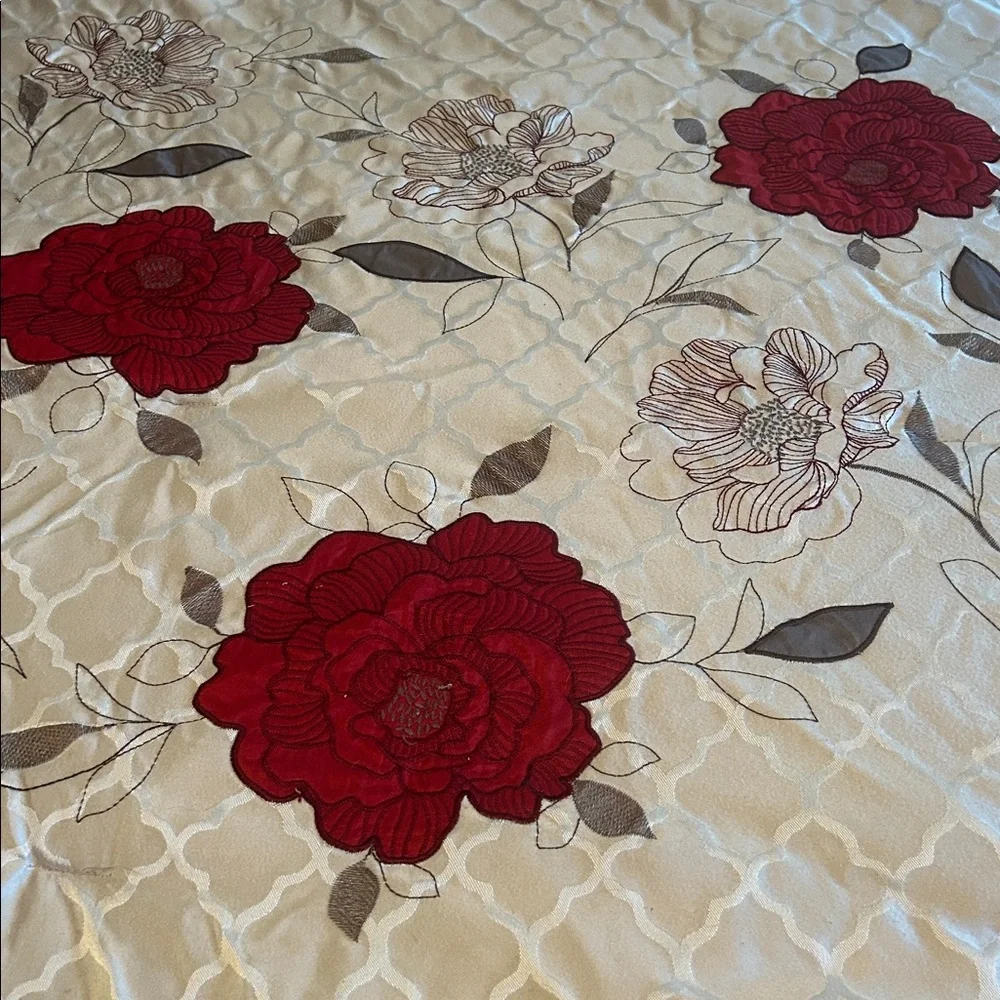 Floral queen comforter